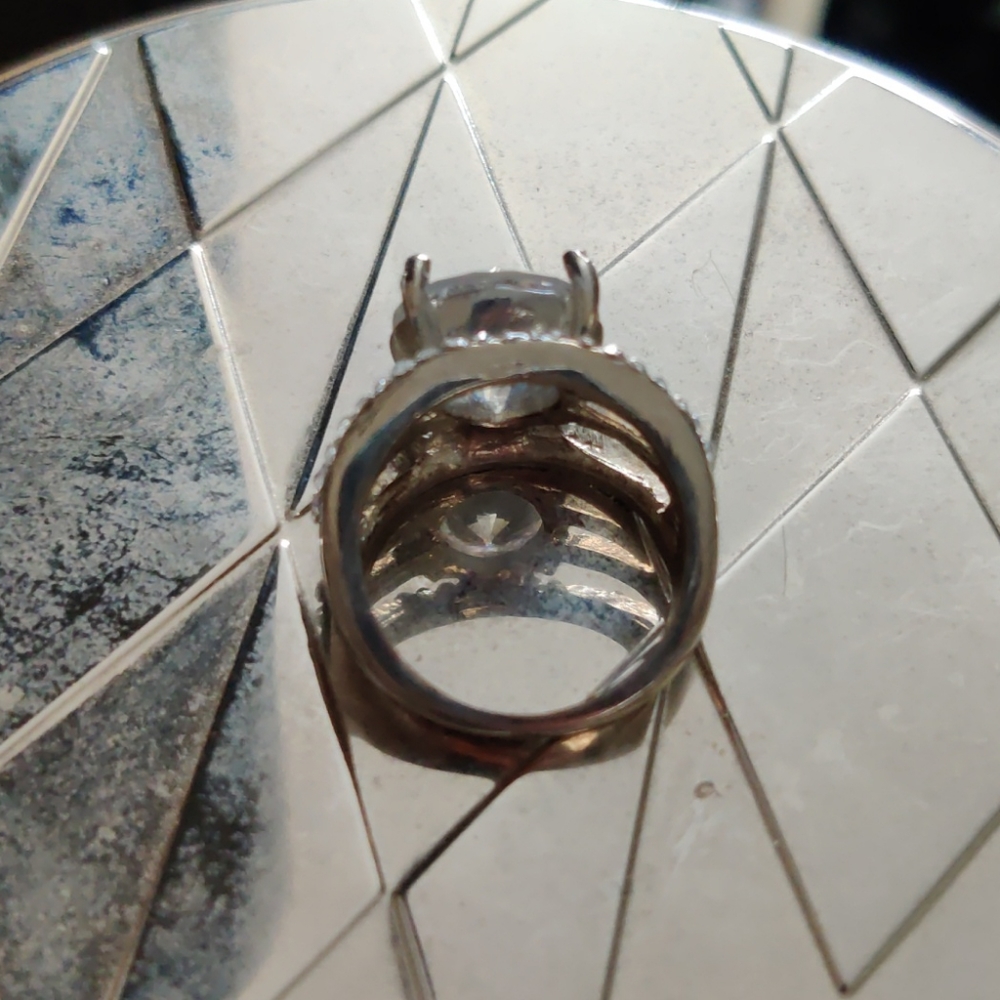 Ring - Picture 3 of 3